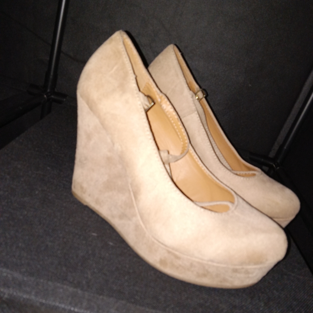 Rue 21 tan suade wedge heels